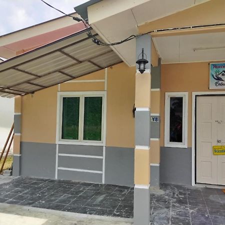 Homestay Embah Ros & Embah Lek Hutan Melintang Buitenkant foto