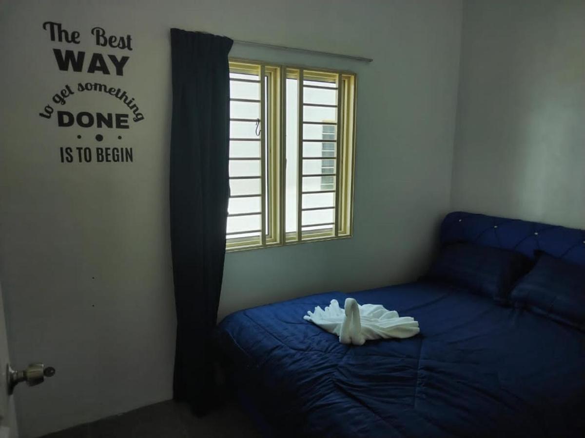 Homestay Embah Ros & Embah Lek Hutan Melintang Buitenkant foto
