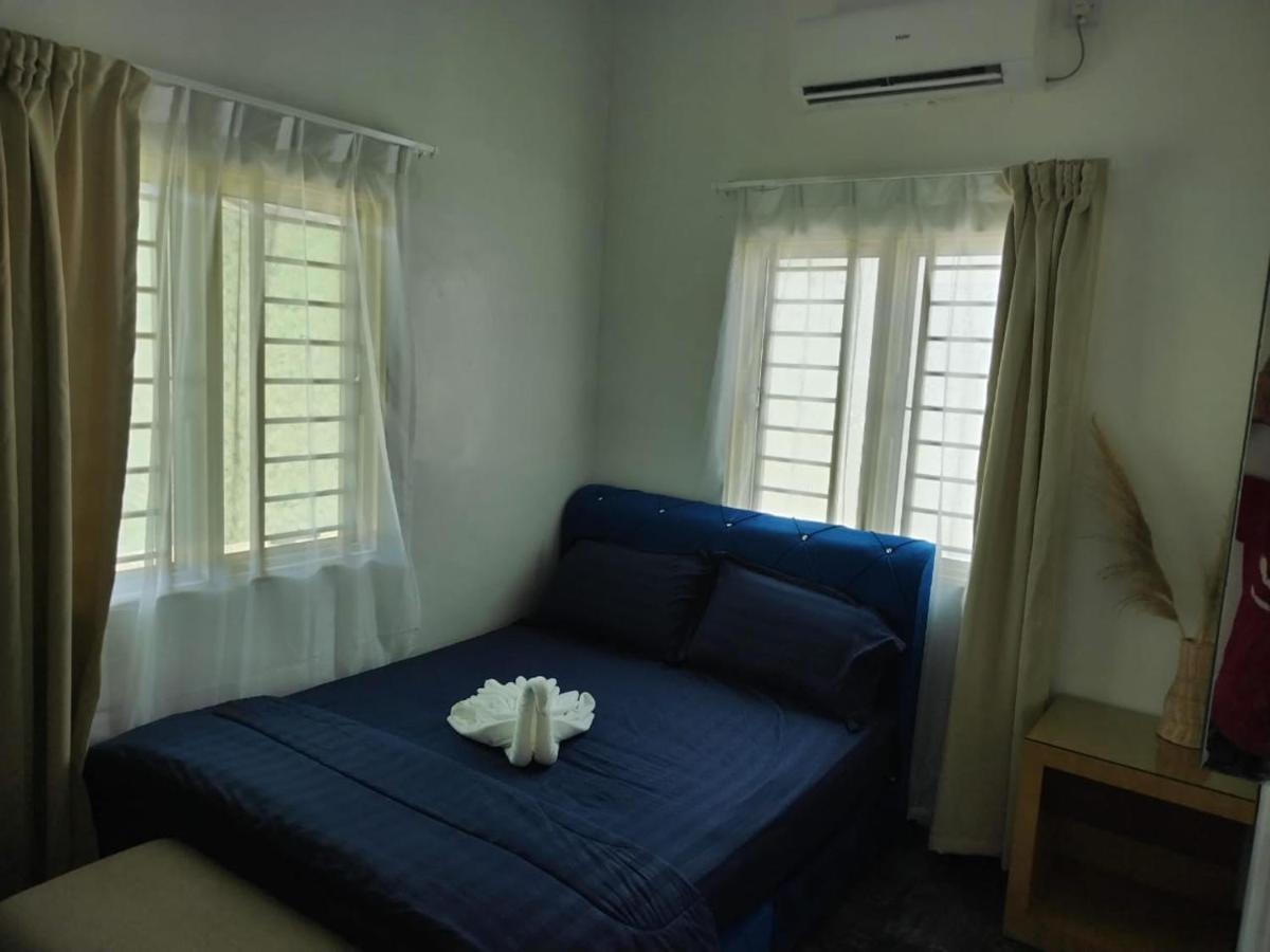 Homestay Embah Ros & Embah Lek Hutan Melintang Buitenkant foto